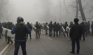 Kryzys w Kazachstanie. Władze tłumią protesty i czyszczą kadry