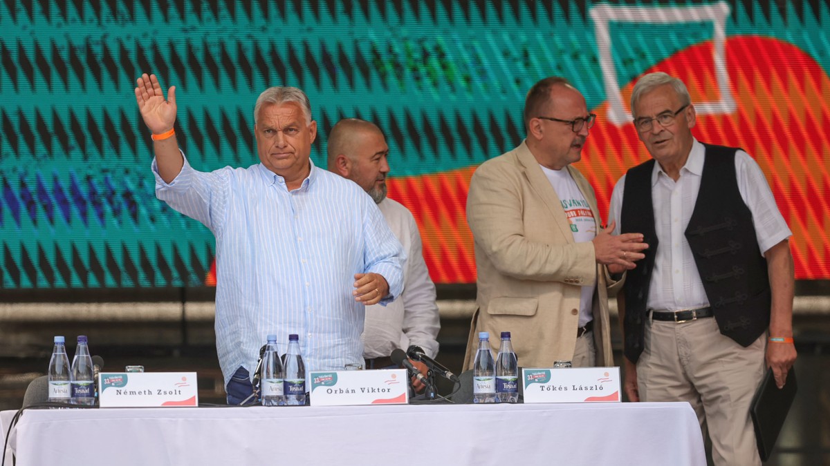 Meglepő, ki jelent meg Tusványoson Orbán Viktor beszéde után: ezt üzente románul a férfi a magyar miniszterelnöknek  – videó