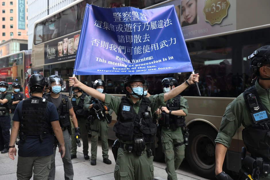 Policija tera demonstrante u Hong Kongu