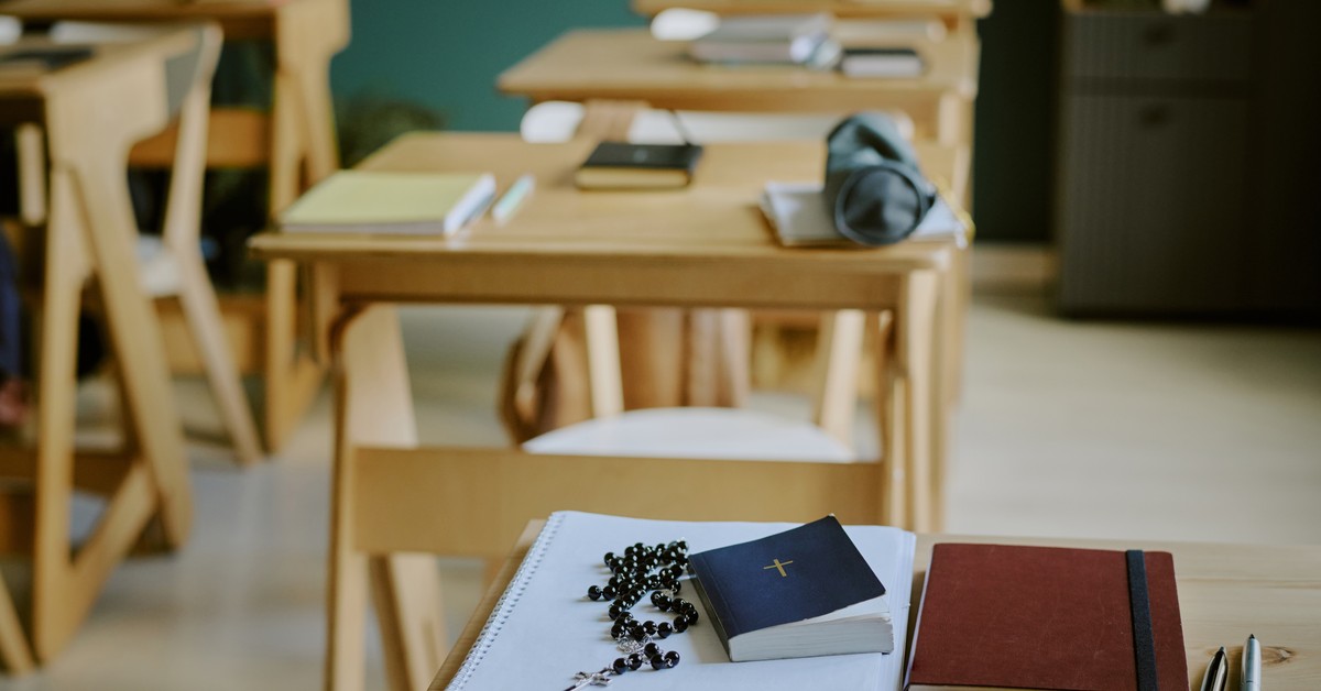 Więcej lekcji religii i powrót oceny z religii do średniej ocen. Sejm zagłosował za!