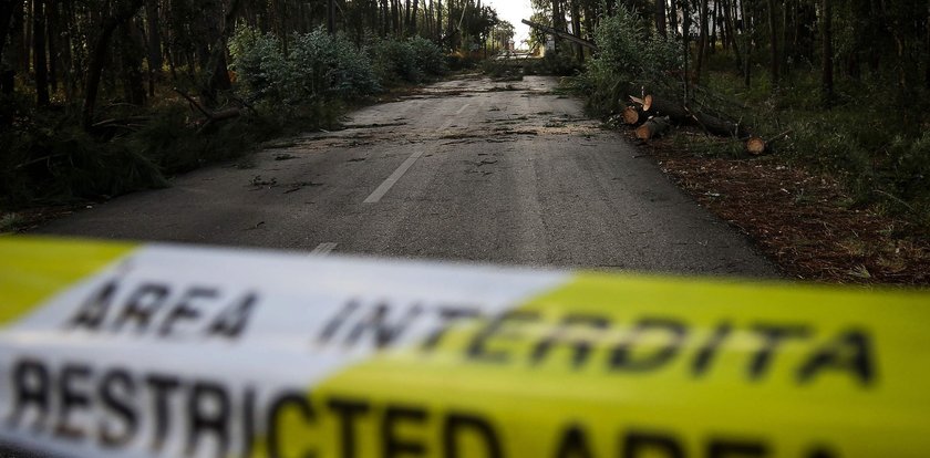 Zawaliła się droga, ludzie powpadali do zapadliska wypełnionego wodą