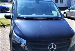 Postawili na parkingu Mercedesa bez tablic. Straż Graniczna nabrała podejrzeń