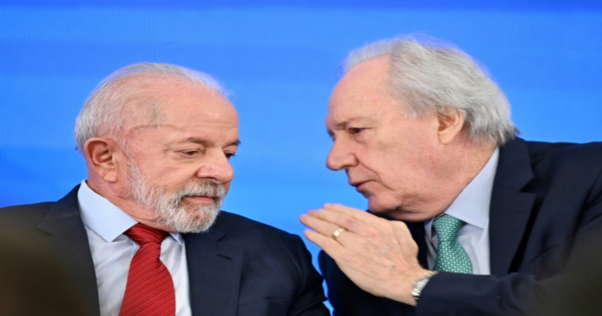 Un juge brésilien ordonne une surveillance permanente de Bolsonaro