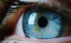 Choroba, która grozi utratą wzroku. Chorzy proszą o refundację jednej terapii