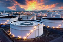 Ceny ropy spadają. Rynki zareagowały na przełomową decyzję Iraku