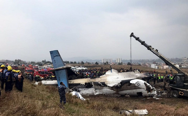 Katastrofa lotnicza w Nepalu. Samolot rozbił się podczas lądowania. Jest kilkadziesiąt ofiar śmiertelnych