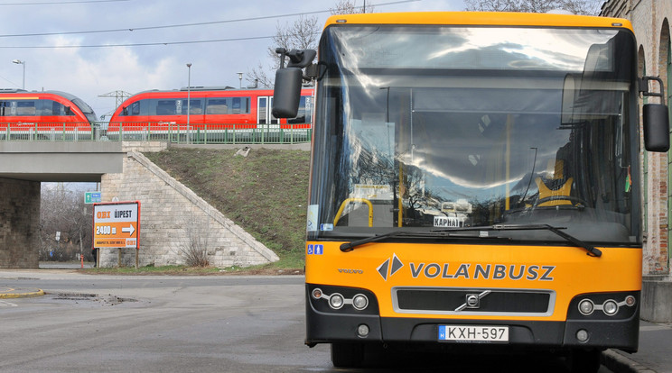 Figyelmeztető sztrájkba fognak a buszsofőrök / Fotó: MTI / Máthé Zoltán