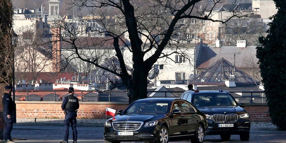 Limuzynami jeżdżą najważniejsze osoby w państwie.