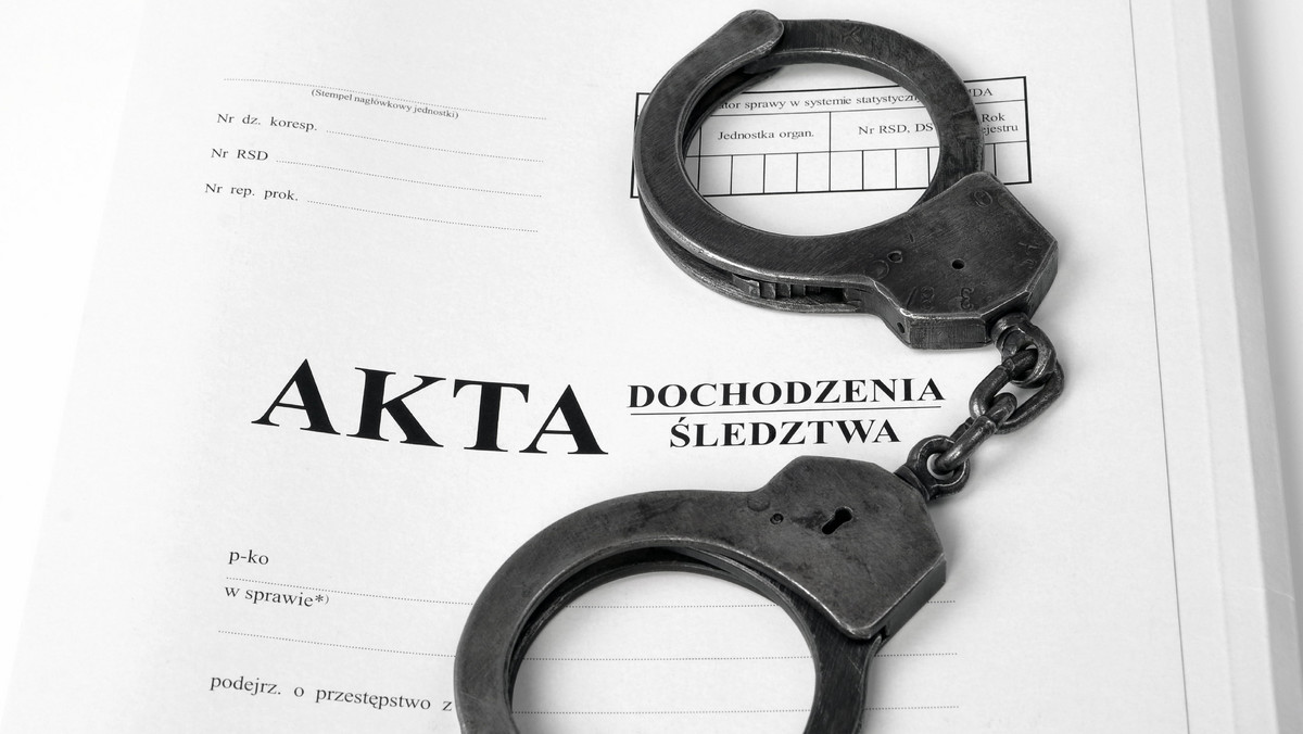 Pomorscy prokuratorzy kierują do Sądu Okręgowego w Gdańsku akt oskarżenia przeciwko 39 członkom zorganizowanej grupy przestępczej. Tak zwany gang "Wariata" podejrzany jest między innymi o handel narkotykami na ogromną skalę, rozboje, podpalenia aut i czerpanie korzyści z nierządu.