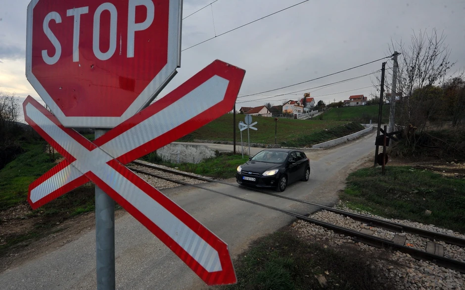 Već postoji pružni prelaz nedaleko od Simonovićeve kuće