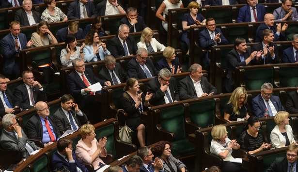 Sejm odrzucił sprawozdanie KRRiT z działalności w 2015 r., gdy odrzuci je Senat kadencja Rady wygaśnie