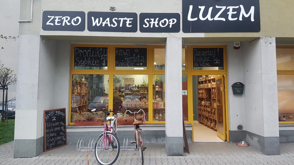 Sklep zero waste LUZEM znajduje się przy ulicy Fieldorfa-Nila 12. FOT. Karolina Gawlik