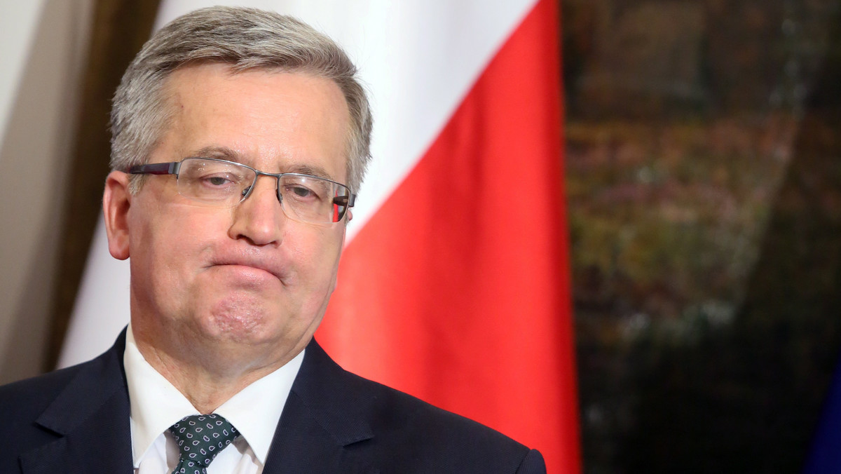 Ponad połowa Polaków (51 proc.) jest niezadowolona ze sposobu, w jaki ustępujący prezydent Bronisław Komorowski sprawował władzę w trakcie kadencji; zadowolonych jest 37 proc. respondentów - wynika z sondażu TNS Polska.