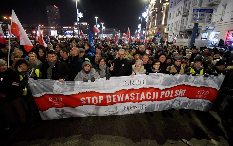 Demonstracje w dniu 35. rocznicy wprowadzenia stanu wojennego. Zobacz zdjęcia!