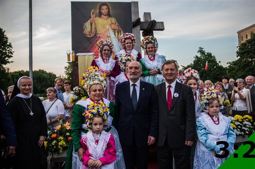 Antoni Macierewicz na poświęceniu pomnika Jezusa w Poznaniu