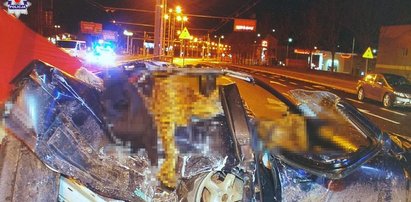 Audi zgniecione jak puszka, nie żyje troje nastolatków. Świadkowie mówią o dużej prędkości...