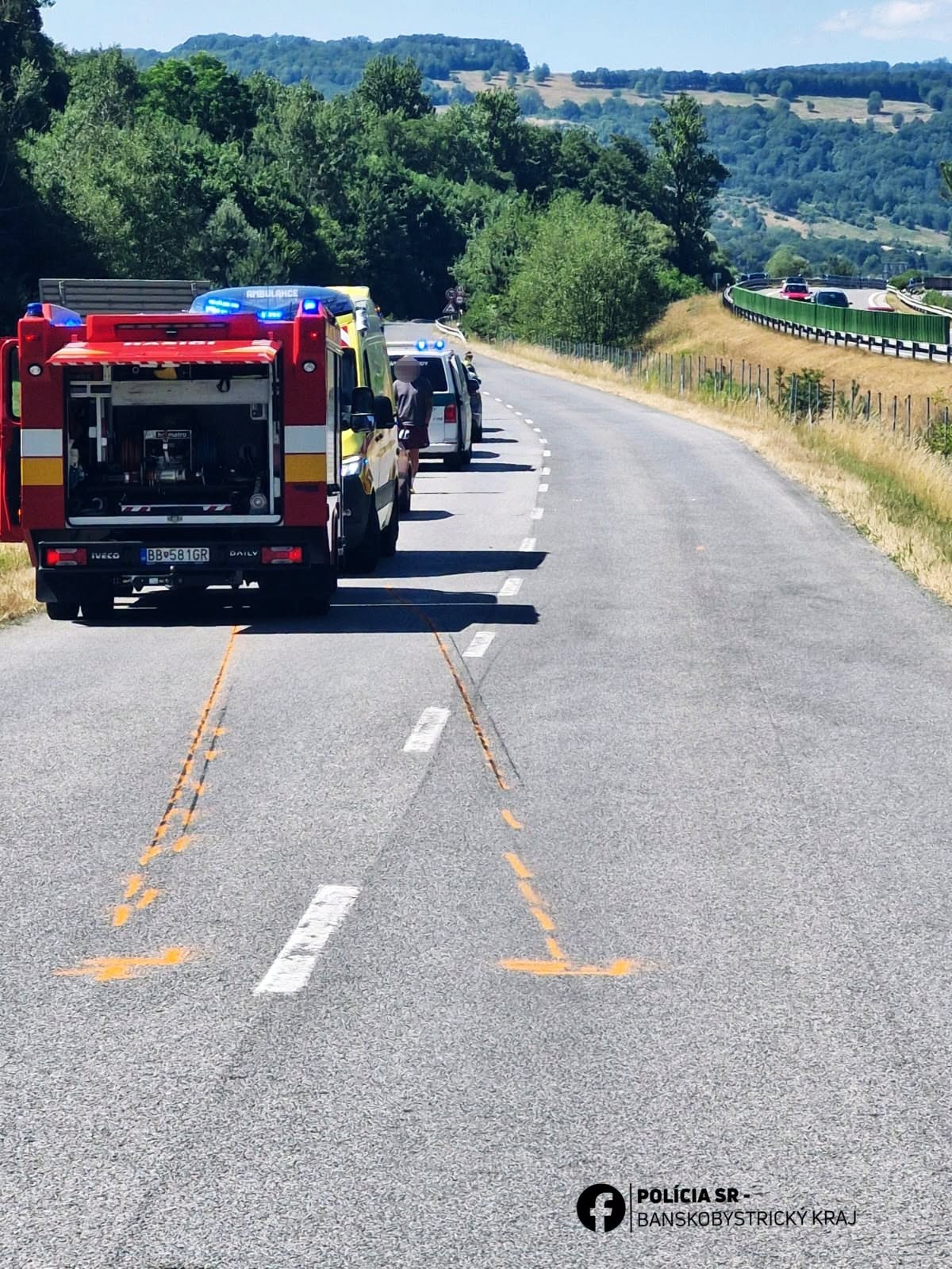 Po zrážke s autom neďaleko Zvolena prišiel o život 46-ročný cyklista.