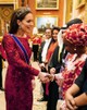 A 2022-es diplomáciai fogadáson Katalin hercegné a Lótuszvirágot viselte, amit egy gyöngyökkel díszített vörös Jenny Packham ruha tett még gyönyörűbbé!