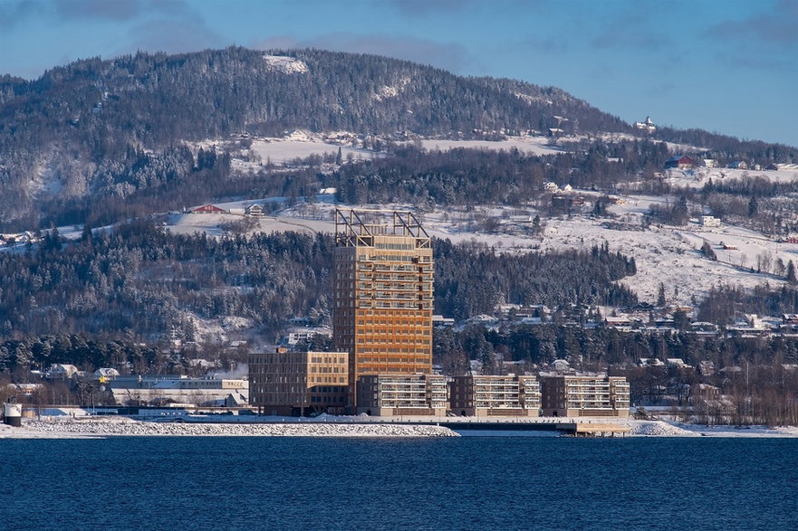 18-kondygnacyjny Wood Hotel w Mjøstårnet, Norwegia, jest najwyższym drewnianym budynkiem na świecie.