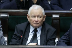 Prezes PiS wyszedł ze szpitala. Jakie są zalecenia lekarzy?