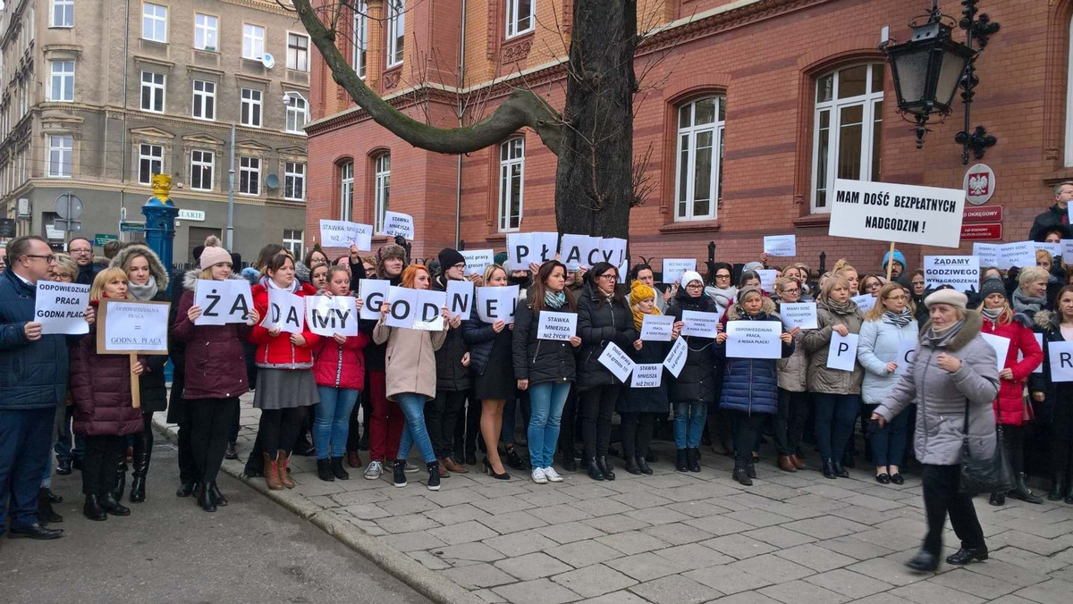 Szczecin: protest pracowników sądu
