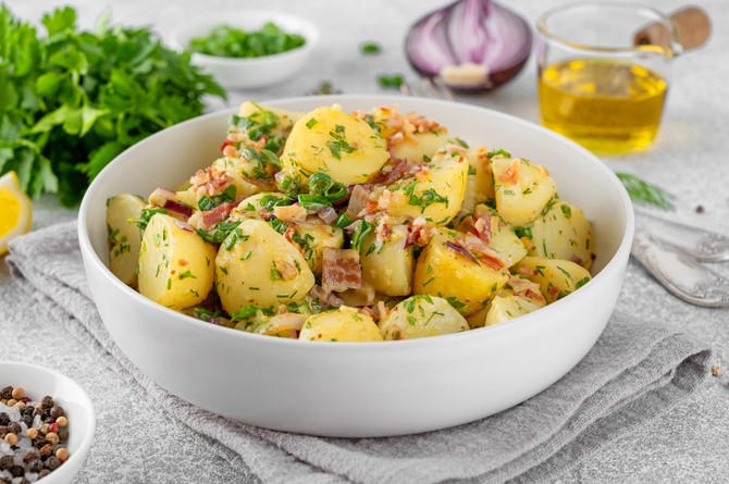 Krompir salata jedno je od najsvestranijih jela