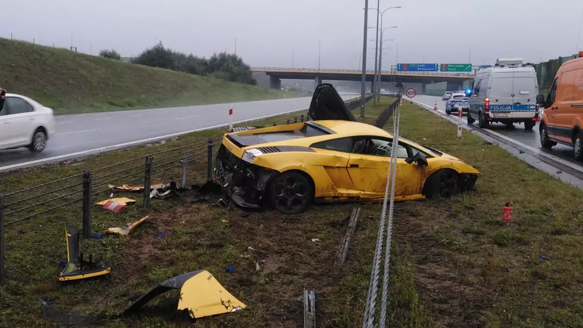 Lamborghini Gallardo rozbite na A1 w okolicach Torunia