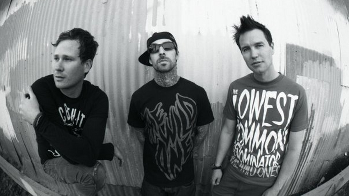 Blink 182 zapowiedzieli nowe EP. Płytka zatytułowana "Dogs Eating Dogs" ukaże się 18 grudnia i będzie można nabyć ją w trzech różnych wersjach - do każdej dołączone będą inne gadżety.