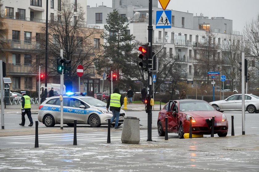 Znana aktorka rozbiła auto w Warszawie