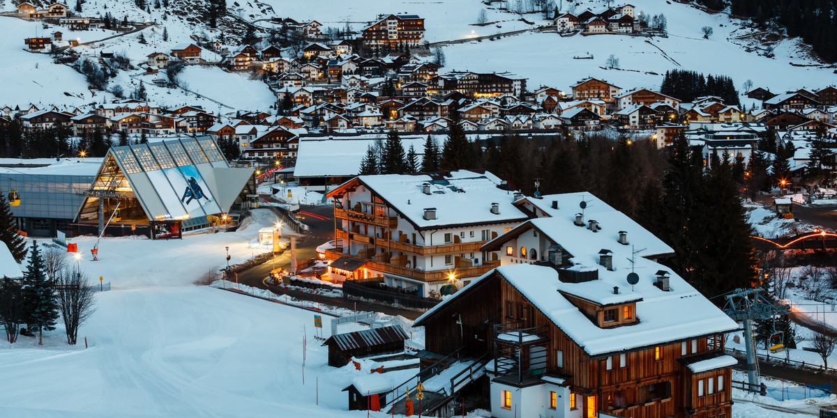 Włoski rząd kilka razy przekładał termin otwarcia infrastruktury narciarskiej. Najpierw z grudnia na drugą połowę stycznia. Minister do spraw turystki oświadczył, sezon narciarski w tym kraju już się de facto skończył. 
