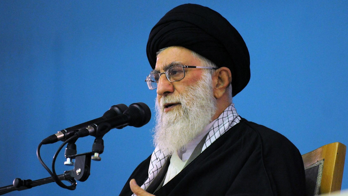 Irański przywódca duchowo-polityczny ajatollah Ali Chamenei powiedział, że dysponuje setką "niezaprzeczalnych dokumentów" dowodzących, że USA stały za "atakami terrorystycznymi" w Iranie i innych krajach Bliskiego Wschodu.