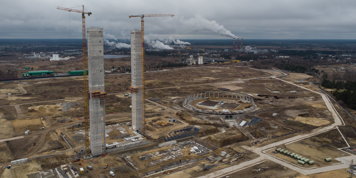 Wysokie pylony i fundamenty chłodni kominowej miały być elementem nowego bloku węglowego w Elektrowni Ostrołęka. 