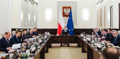 Kolejne etaty w polskich ministerstwach dla kolegów z partii rządzącej