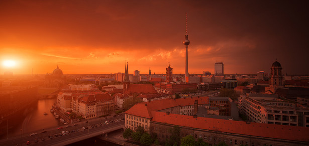 Regionalne kasy oszczędnościowe obsługują większość niemieckich małych i średnich firm Zdj. Panorama Berlina, Niemcy