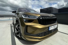 Ma silnik 2.0 i spala 5,3 l na 100 km. Skoda trzęsie rynkiem. Cena hitem