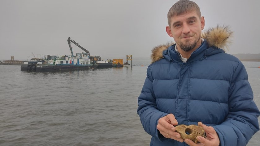 Poszedł na plażę poszukać bursztynów. Wrócił z czymś bezcennym!