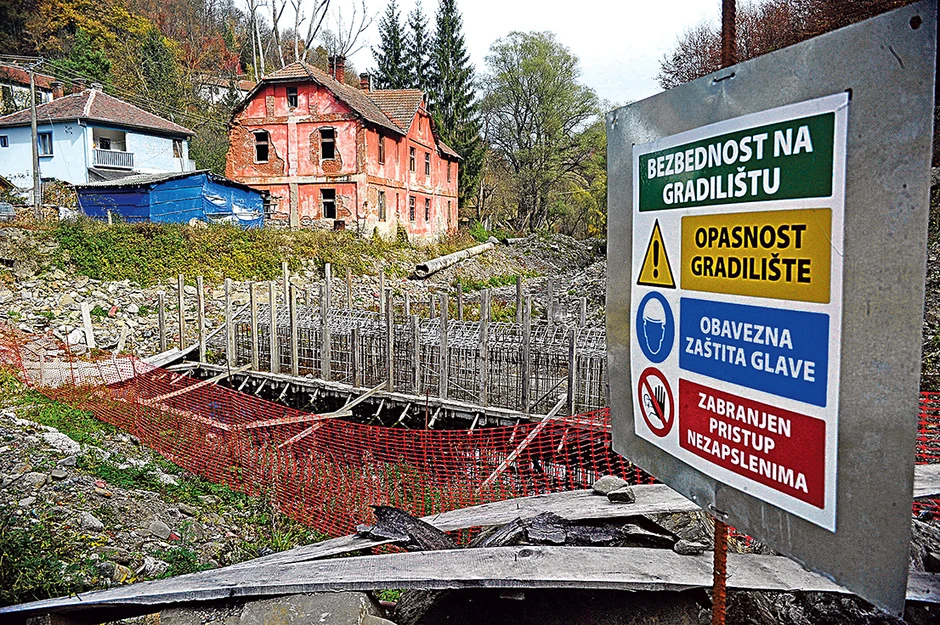 Zbog derivacionih MHE reke se zatvaraju u cevi