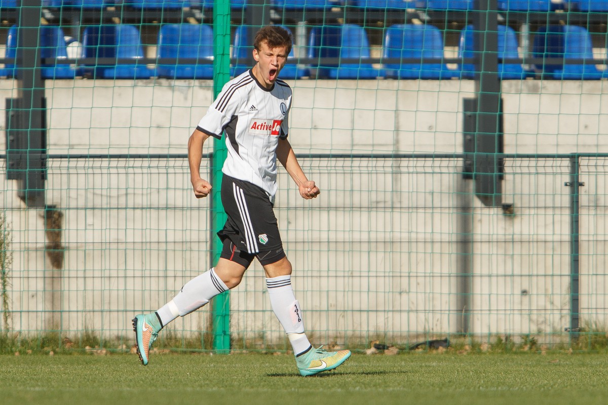 Krystian Bielik przejdzie z Legii Warszawa do Arsenalu Londyn