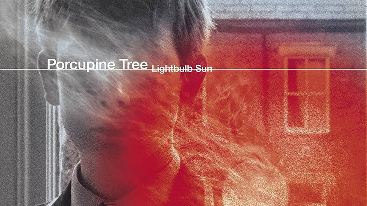 "Lightbulb Sun" to druga z kolei płyta zespołu Porcupine Tree, o której nie można już w żadnym razie powiedzieć, że jej twórcy należą do czołowych przedstawicieli brytyjskiego rocka progresywnego. Już na poprzednim, rewelacyjnym albumie "Stupid Dream" wielominutowe, rozbudowane do granic możliwości suity, zostały zastąpione przez bardziej konwencjonalne i przystępne piosenki.