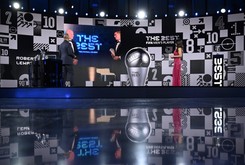 Lewandowski Piłkarzem Roku FIFA! Pokonał Messiego i Ronaldo