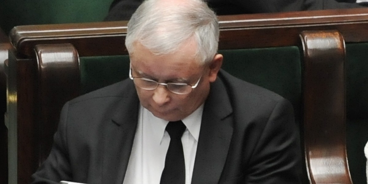 Jarosław Kaczyński z iPadem.