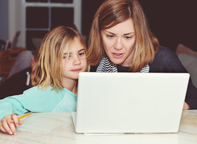 Már online is kérhetnek segítséget a családok az Egyszülős Központtól