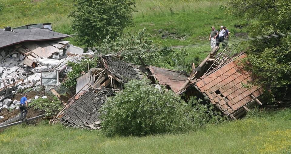 KŁODNE ZAWALONE DOMY