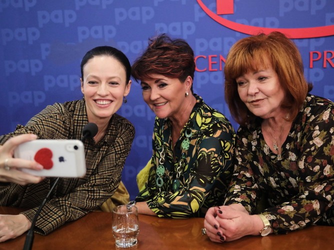 Magdalena Różczka, Jolanta Kwaśniewska i Mirosława Kątna