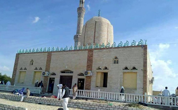 Meczet w Egipcie w chwilę po zamachu