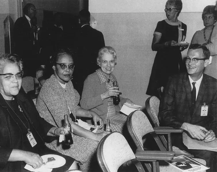 Dorothy Vaughan, Leslie Hunter, and Vivian Adair, 1950. Nazywano je &quot;ludzkimi komputerami / Smith Collection/Gado / GettyImages 