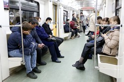 Mieszkaniec Moskwy w metrze wyciągnął telefon. Następnego dnia...