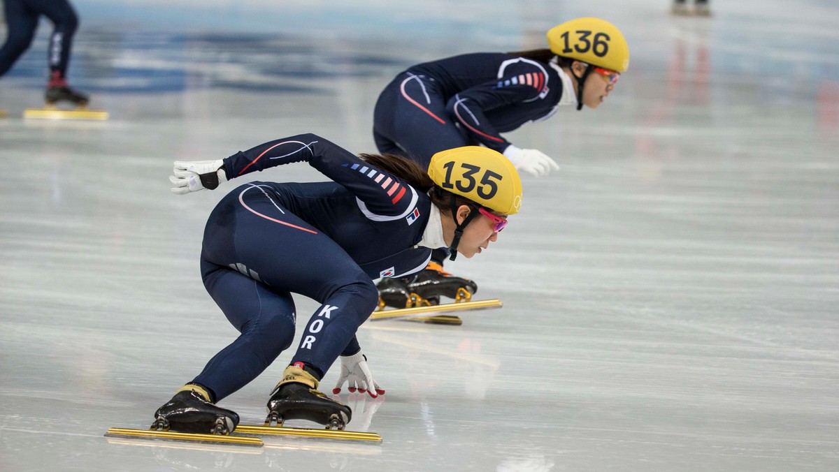 Koreańczycy Seyeong Park i Alang Kim zdobyli złote medale na 1500 metrów w short tracku. Konkurencja rozgrywana była w ramach zimowej Uniwersjady. Najlepszy z Polaków, Wojciech Kraśnicki, odpadł w półfinale.