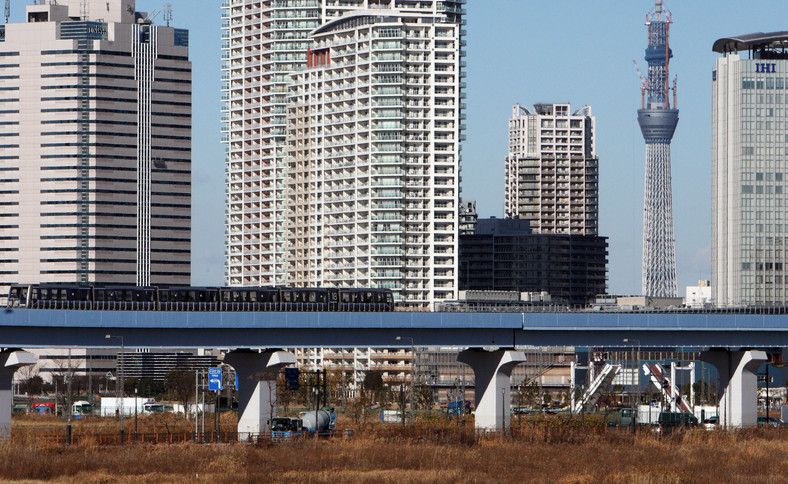 Wieża Tokyo Sky Tree (druga od prawej)