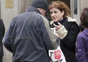 Žena prišla beskućniku, nije ni znala da je on slavni glumac: "Samo mi je ona pomogla"